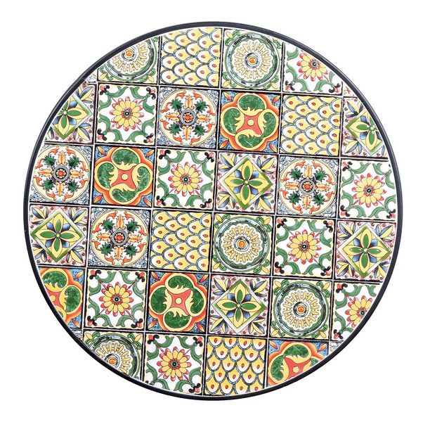 Runder Gartentisch von oben mit Tischplatte aus Mosaik
