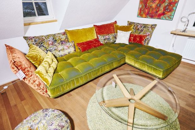 Grünes Samt-Sofa